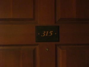 L'agent Cooper logeait dans la chambre 315, nous étions dans la chambre 310